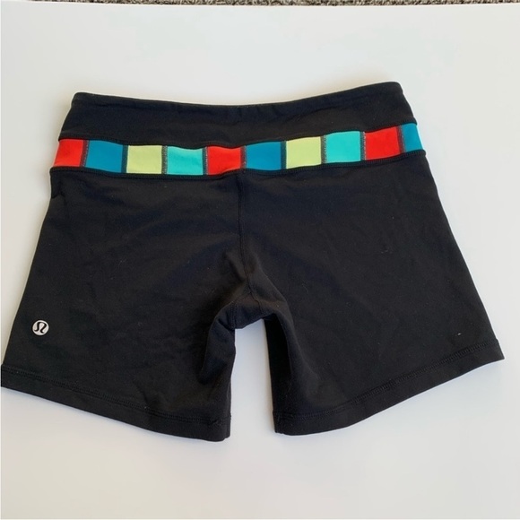 Lululemon Black Groove Shorts Size 6 - Picture 5 of 6